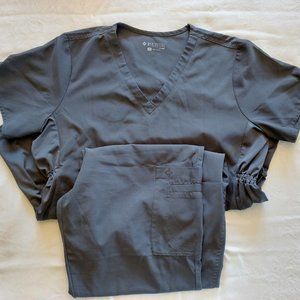 MedCouture +One Maternity scrub set - Size M
